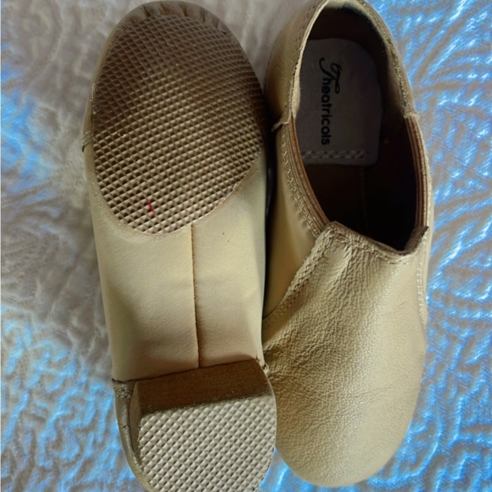 Theatricals kids tan jazz shoes